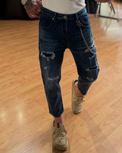 Carica l'immagine nel visualizzatore di Gallery, Jeans LooseFit Abrasioni

