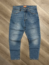 Carica l&#39;immagine nel visualizzatore di Gallery, Jeans LooseFit Abrasioni 390-61
