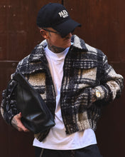 Carica l'immagine nel visualizzatore di Gallery, BOMBER CROPPED TARTAN BOUCLE BLACK
