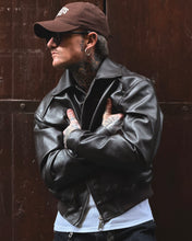 Carica l'immagine nel visualizzatore di Gallery, Bomber Twist SemiOverSize Cropped Cioccolato
