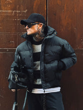 Carica l&#39;immagine nel visualizzatore di Gallery, Piumino Cropped Black
