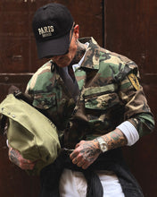 Carica l'immagine nel visualizzatore di Gallery, Field Jacket Camo con Patch
