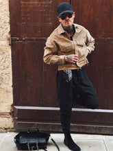 Carica l&#39;immagine nel visualizzatore di Gallery, Jacket Cropped a Costine MochaMousse
