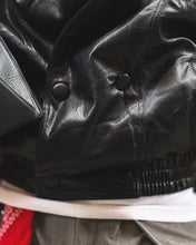 Carica l'immagine nel visualizzatore di Gallery, CHIODO CROPPED DOPPIOPETTO OVERSIZE MARTELLATO BLACK
