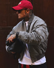 Carica l'immagine nel visualizzatore di Gallery, BOMBER ANNI ‘90 CROPPED LIGHT GREY

