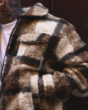 Carica l'immagine nel visualizzatore di Gallery, BOMBER CROPPED TARTAN BOUCLE MOCHAMOUSSE
