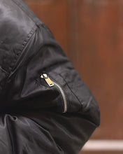 Carica l'immagine nel visualizzatore di Gallery, Bomber Anni ‘90 Cropped Black
