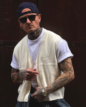 Carica l'immagine nel visualizzatore di Gallery, Smanicato Cropped in Maglia Off-White
