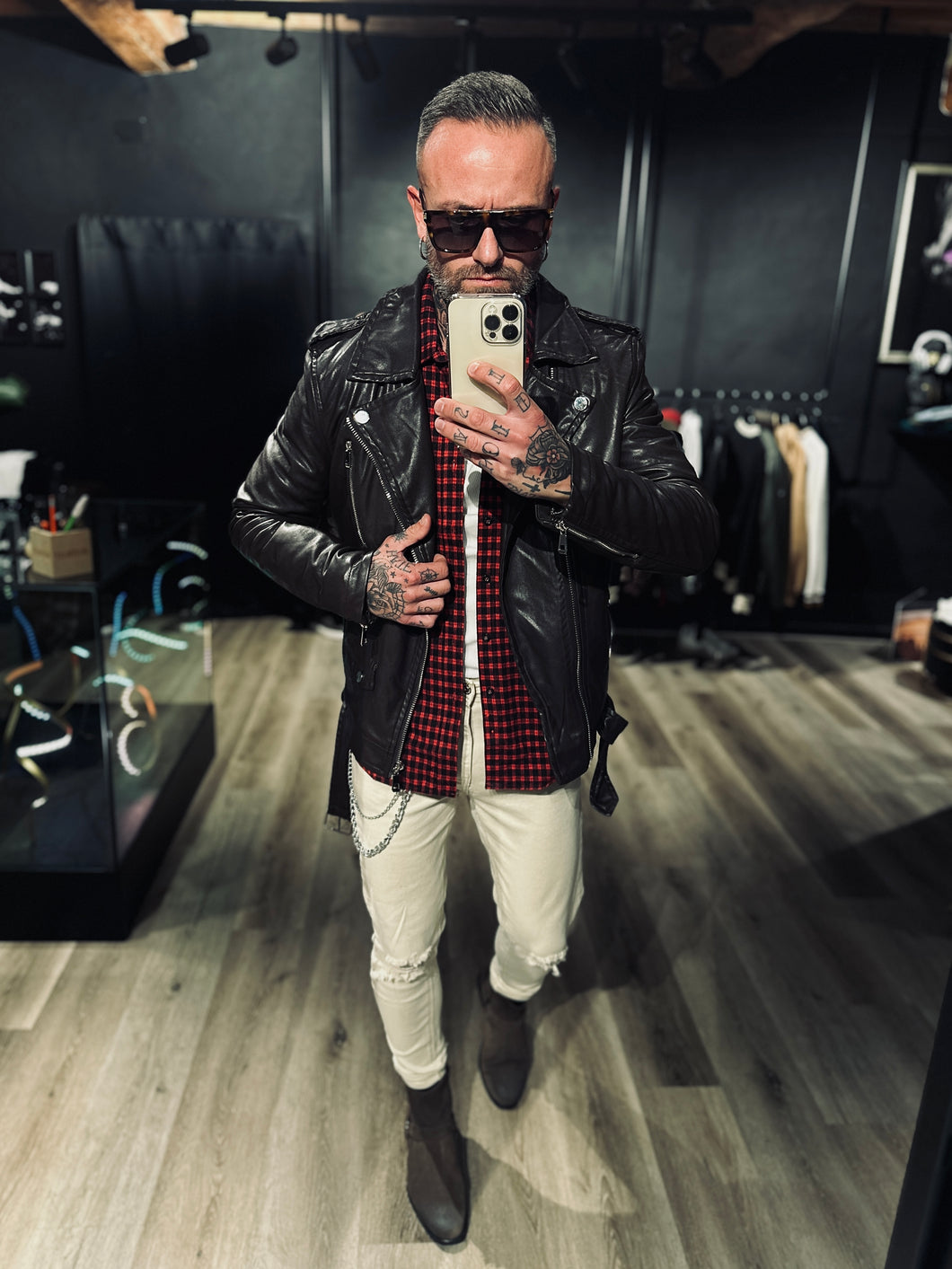 Jeans Capri Fit Con Strappi Panna