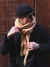 Carica l'immagine nel visualizzatore di Gallery, Sciarpa Bear Senape
