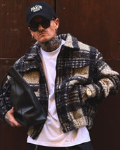 Carica l'immagine nel visualizzatore di Gallery, BOMBER CROPPED TARTAN BOUCLE BLACK
