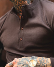 Carica l'immagine nel visualizzatore di Gallery, T-SHIRT ACHILLE 4 BOTTONI CIOCCOLATO
