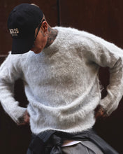 Carica l'immagine nel visualizzatore di Gallery, MAGLIONE BEAR CROPPED GHIACCIO
