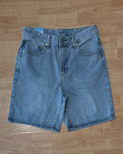 Carica l'immagine nel visualizzatore di Gallery, Bermuda In Jeans 90’s BaggyFit
