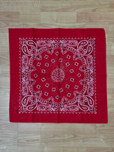 Carica l&#39;immagine nel visualizzatore di Gallery, Bandana Mandala Red
