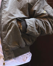 Carica l'immagine nel visualizzatore di Gallery, BOMBER ANNI ‘90 CROPPED LIGHT GREY
