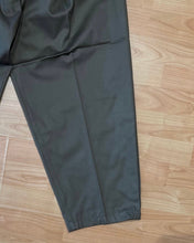 Carica l'immagine nel visualizzatore di Gallery, PANTA STRUTTURATO BAGGYFIT VERDEARMY
