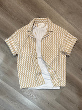 Carica l&#39;immagine nel visualizzatore di Gallery, Camicia Strutturata Chevron Caramello
