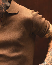 Carica l'immagine nel visualizzatore di Gallery, Polo Scollo a V Cioccolato
