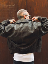 Carica l&#39;immagine nel visualizzatore di Gallery, Bomber Used Ecopelle 8911 Moro
