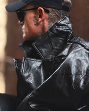 Carica l'immagine nel visualizzatore di Gallery, CHIODO CROPPED DOPPIOPETTO OVERSIZE MARTELLATO BLACK
