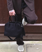 Carica l'immagine nel visualizzatore di Gallery, Bauletto in Suede Black
