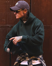 Carica l'immagine nel visualizzatore di Gallery, FELPA CROPPED BOXYFIT FELPATA VERDEGUCCI
