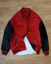 Carica l'immagine nel visualizzatore di Gallery, American Varsity Semi OverSize Rosso

