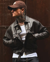 Carica l'immagine nel visualizzatore di Gallery, Bomber Luchè Cropped EcoPelle Martellata Cioccolato
