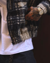 Carica l'immagine nel visualizzatore di Gallery, BOMBER CROPPED TARTAN BOUCLE BLACK
