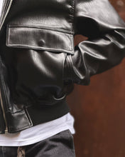 Carica l'immagine nel visualizzatore di Gallery, Bomber Twist SemiOverSize Cropped Black
