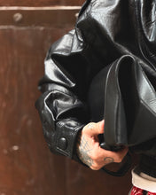 Carica l'immagine nel visualizzatore di Gallery, CHIODO CROPPED DOPPIOPETTO OVERSIZE MARTELLATO BLACK
