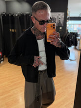 Carica l'immagine nel visualizzatore di Gallery, Cardigan Zip SemiOverSize Cropped Black
