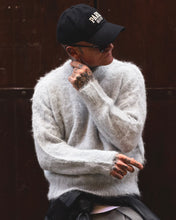 Carica l'immagine nel visualizzatore di Gallery, MAGLIONE BEAR CROPPED GHIACCIO
