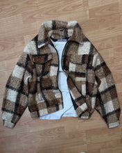 Carica l'immagine nel visualizzatore di Gallery, BOMBER CROPPED TARTAN BOUCLE MOCHAMOUSSE
