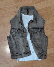 Carica l'immagine nel visualizzatore di Gallery, Smanicato in Jeans Anni’80 GreyUsed
