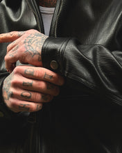 Carica l'immagine nel visualizzatore di Gallery, Bomber Twist SemiOverSize Cropped Black
