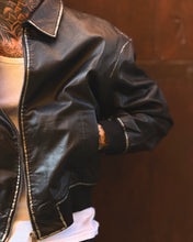 Carica l'immagine nel visualizzatore di Gallery, Bomber Vintage Used Cropped SemiOverSize Black
