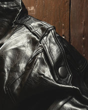 Carica l'immagine nel visualizzatore di Gallery, CHIODO CROPPED DOPPIOPETTO OVERSIZE MARTELLATO BLACK
