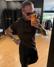 Carica l'immagine nel visualizzatore di Gallery, T-SHIRT NEW MEZZOCOLLO SEMIOVERSIZE CIOCCOLATO
