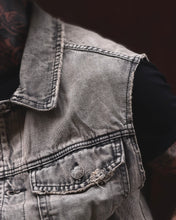 Carica l'immagine nel visualizzatore di Gallery, Smanicato in Jeans Anni’80 GreyUsed

