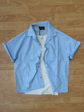 Carica l&#39;immagine nel visualizzatore di Gallery, Camicia Cropped Sky
