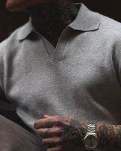 Carica l'immagine nel visualizzatore di Gallery, Polo Scollo a V Grey
