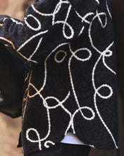Carica l'immagine nel visualizzatore di Gallery, JACKET OVERSIZE STRUTTURATA RICAMI MISTOLANA BLACK
