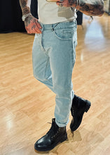 Carica l&#39;immagine nel visualizzatore di Gallery, Jeans LooseFit Aragona
