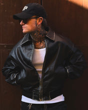 Carica l'immagine nel visualizzatore di Gallery, Bomber Vintage Used Cropped SemiOverSize Black
