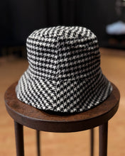 Carica l'immagine nel visualizzatore di Gallery, BUCKLET PIED DE POULE BLACK&amp;WHITE DOUBLE FACE
