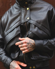 Carica l'immagine nel visualizzatore di Gallery, Bomber Luchè Cropped Ecopelle Martellata Black
