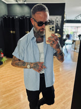 Carica l&#39;immagine nel visualizzatore di Gallery, Camicia MC OverSize Sky

