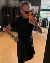Carica l'immagine nel visualizzatore di Gallery, T-SHIRT NEW MEZZOCOLLO SEMIOVERSIZE BLACK
